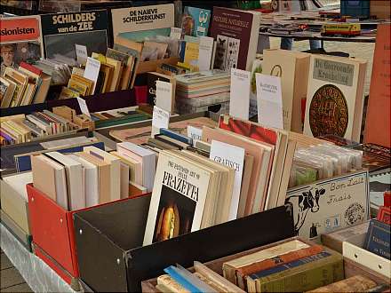 Bücher- und Medienflohmarkt in Wedel