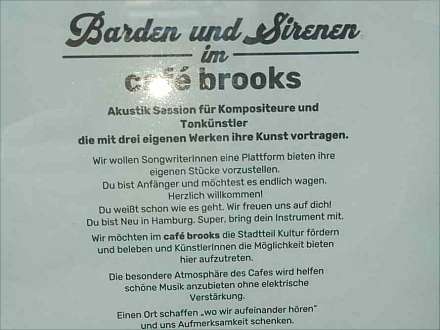 Erste Auftritte in einem Café: Singer/SongwriterInnen spielen eigene Stücke