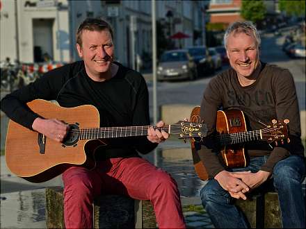 Jessen & Melzer – Acoustic Power an der Gitarre