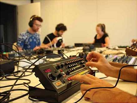 KlangwerkStadt: Synthesizer Workshop für Erwachsene