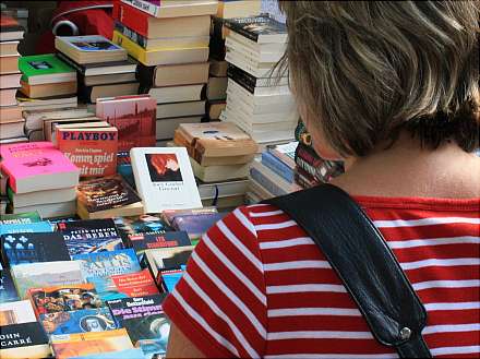 Kleiner, feiner Herbstflohmarkt für Bücher in Winterhude