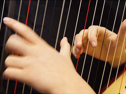 Trio Gal spielen Werke von Arnold Bax, André Jolivet,  u.a.