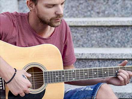 Wohnzimmerkonzert mit Der Spezi (Singer-Songwriter, DE)